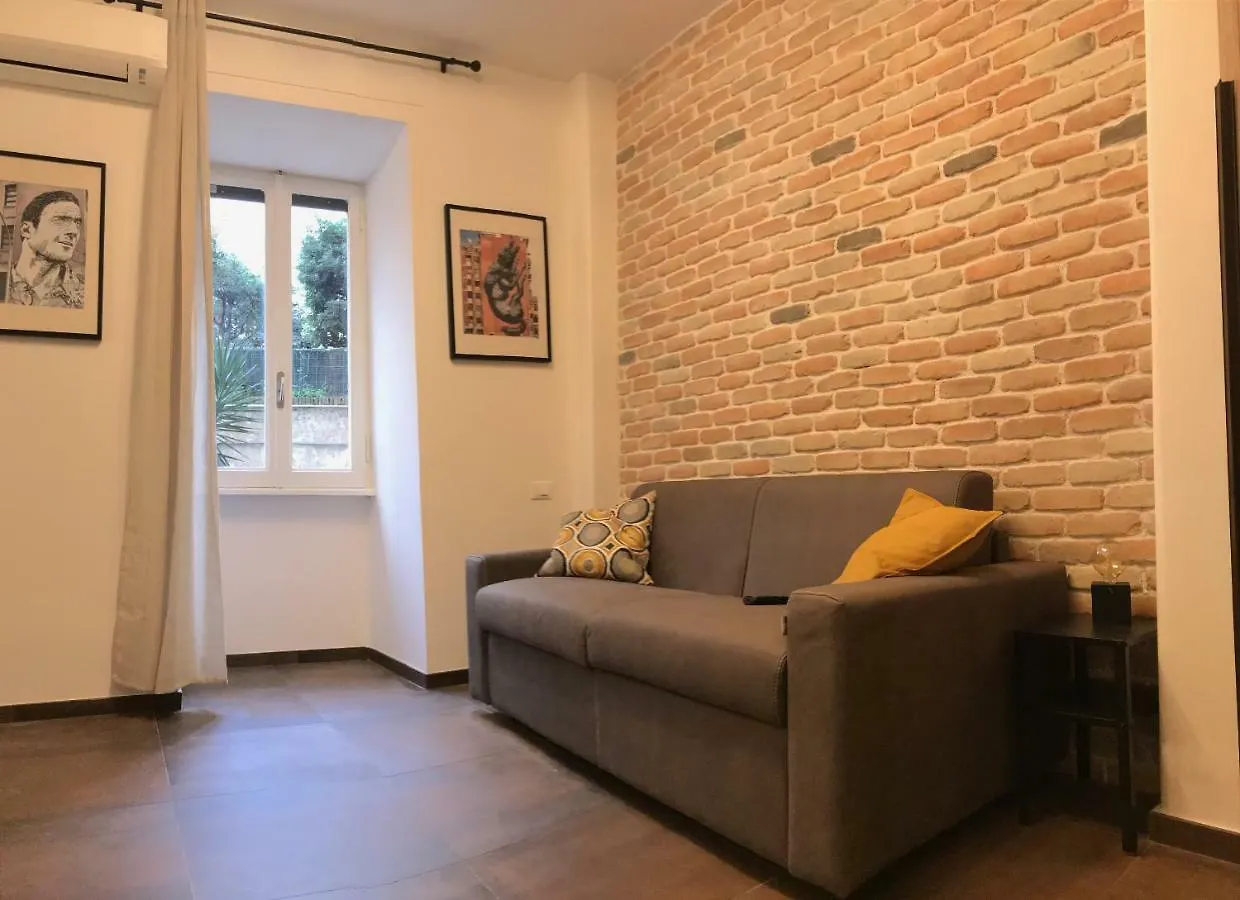 רומא דירות באזור Appio Latino, בגודל 58 מר, עם 2 חדרי שינה ו- 1 חדרי רחצה פרטיים 0*,