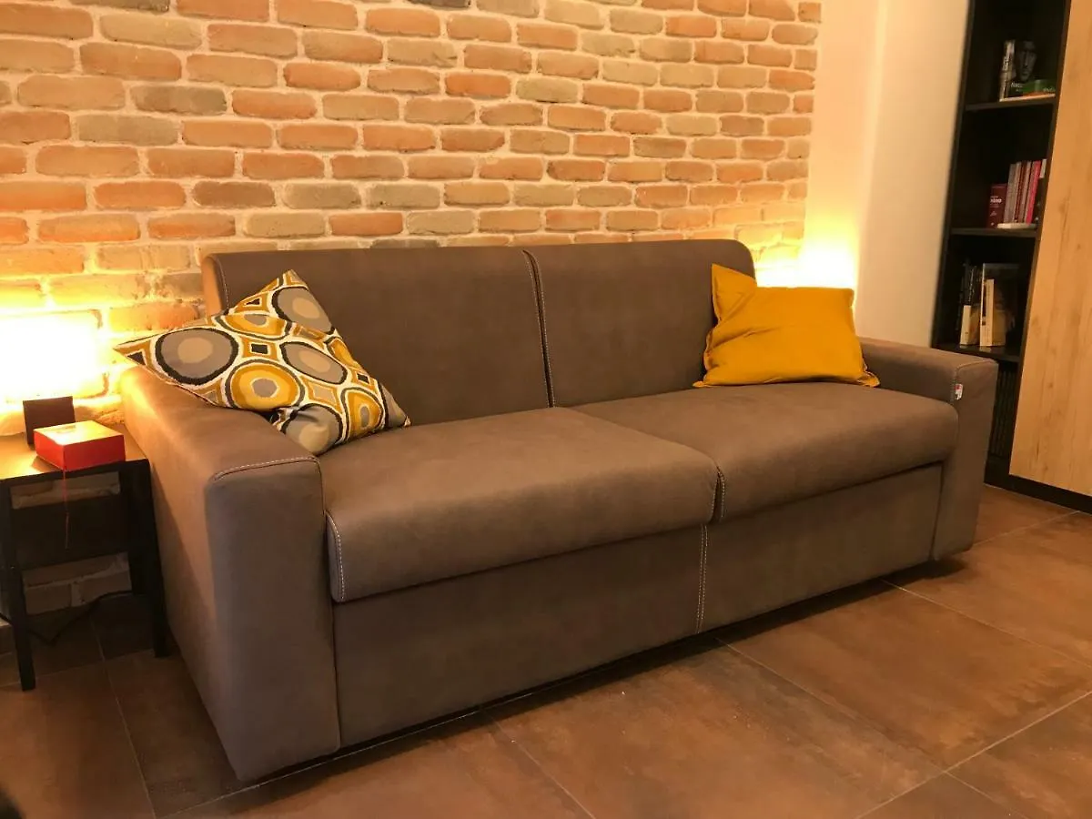 רומא דירות באזור Appio Latino, בגודל 58 מר, עם 2 חדרי שינה ו- 1 חדרי רחצה פרטיים