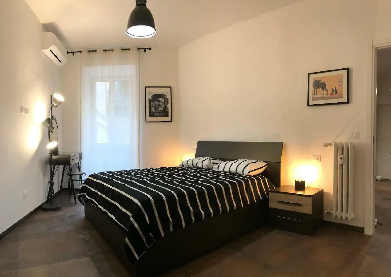 רומא דירות באזור Appio Latino, בגודל 58 מר, עם 2 חדרי שינה ו- 1 חדרי רחצה פרטיים