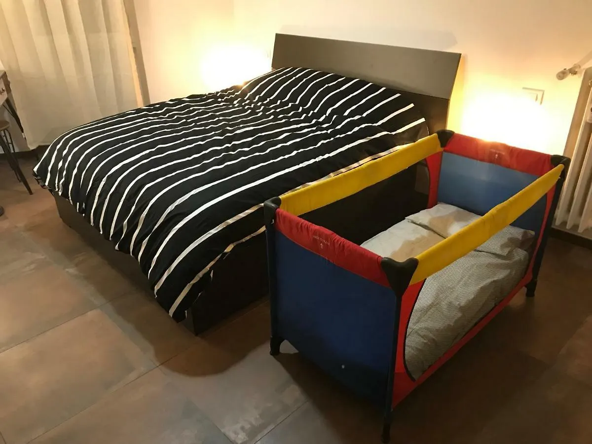 רומא דירות באזור Appio Latino, בגודל 58 מר, עם 2 חדרי שינה ו- 1 חדרי רחצה פרטיים